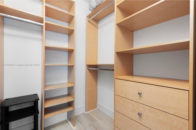 Building Photo - 932 Nandina Dr