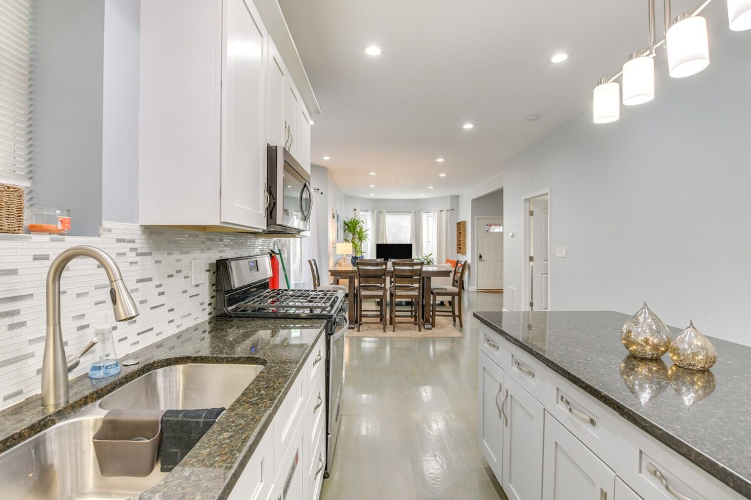 Building Photo - 4904 W Fulton St