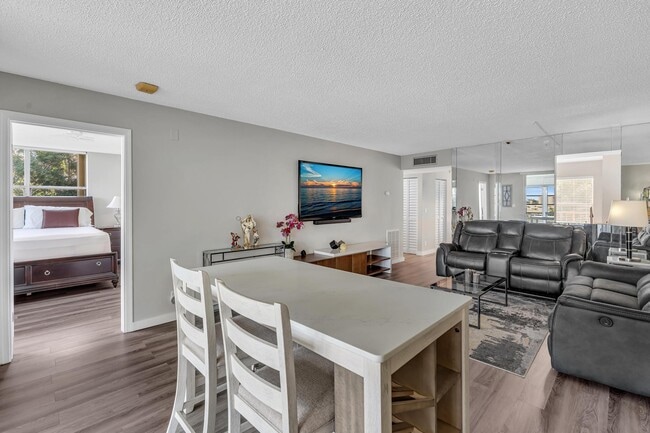 Building Photo - 14623 Bonaire Blvd