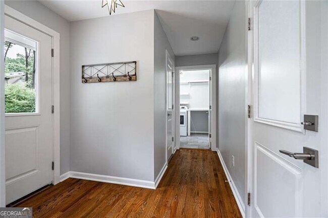 Building Photo - 2470 Landeau Cir
