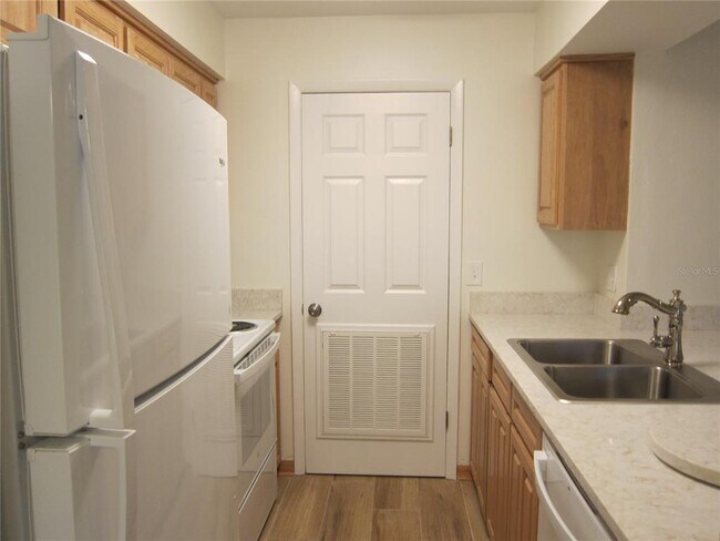 Building Photo - 7023 SW 21st Ln