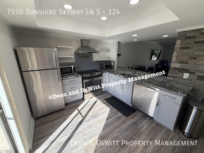 Building Photo - 7550 Sunshine Skyway Ln S