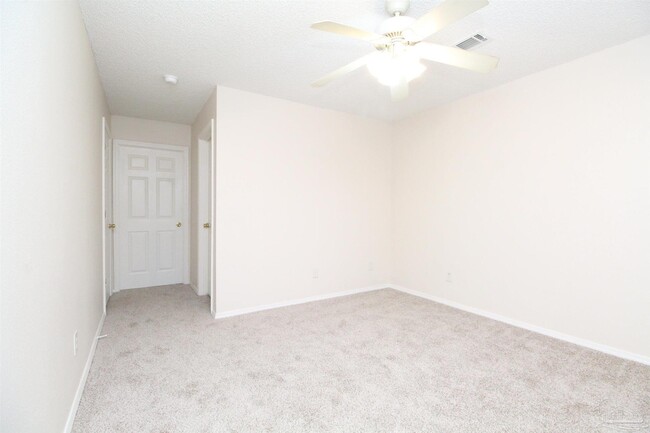 Building Photo - 5600 W Shore Dr