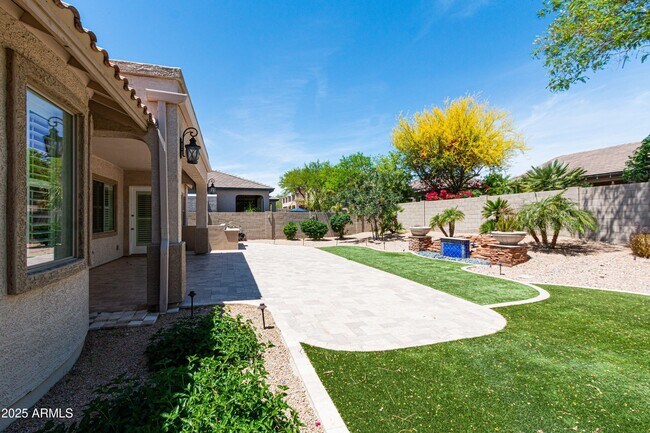 Building Photo - 2310 W Sienna Bouquet Pl