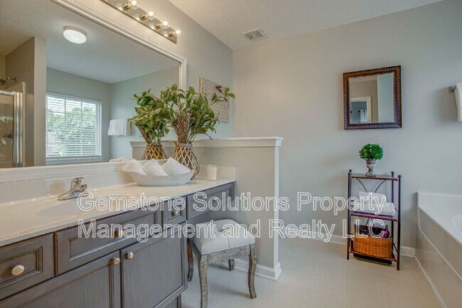 Building Photo - 1903 Baslia Ct