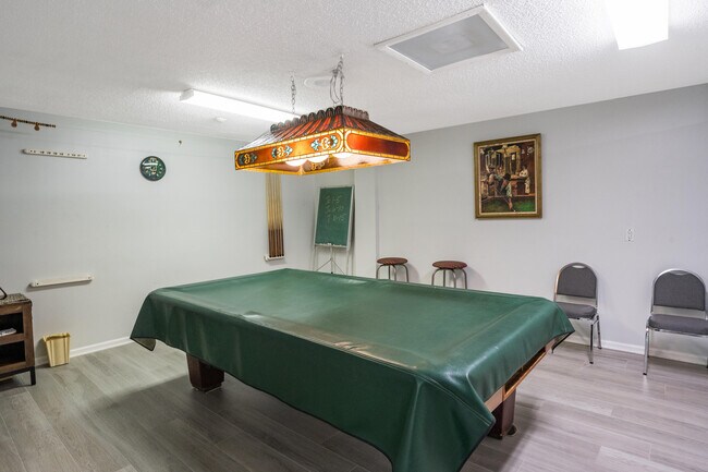 Building Photo - 18081 SE Country Club Dr