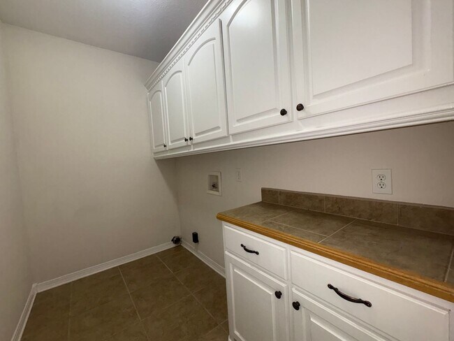 Building Photo - For Rent in Brandon School District!