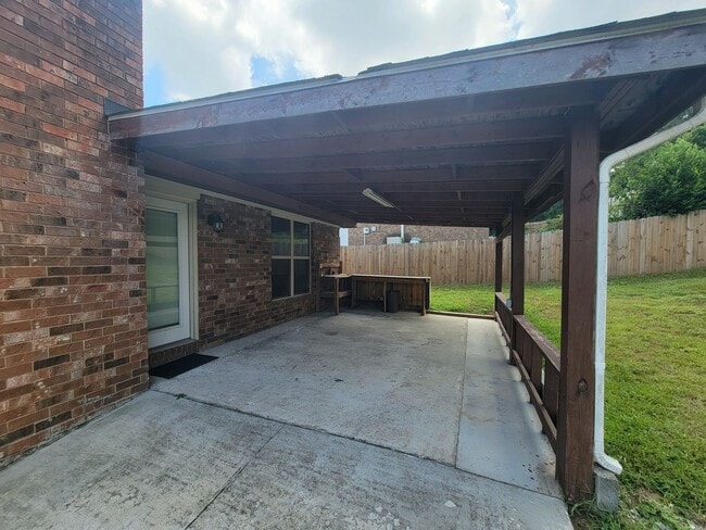 Building Photo - 3737 Woodcock Dr