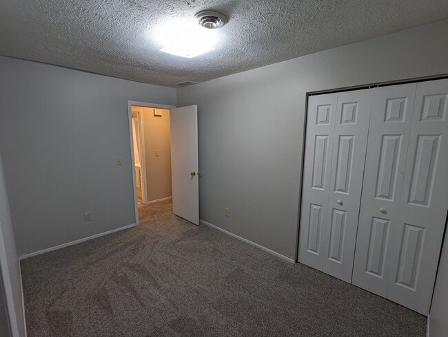 Building Photo - Charming 4-Bedroom Ranch with Modern Updat...