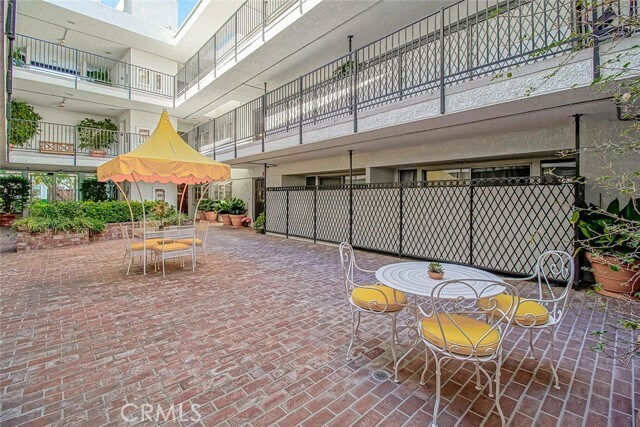 Building Photo - 4950 Louise Ave