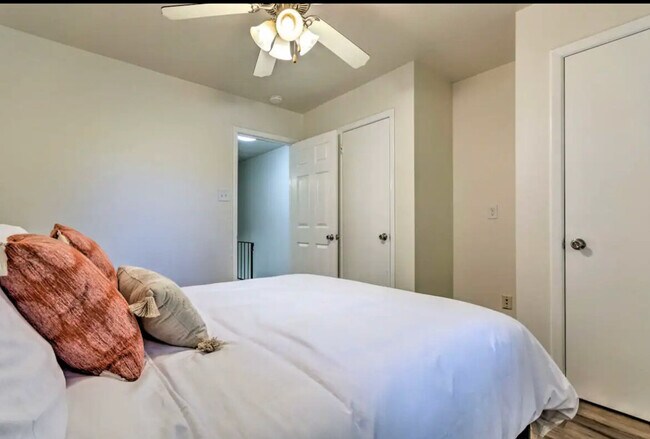 Building Photo - 4021 W 8th St