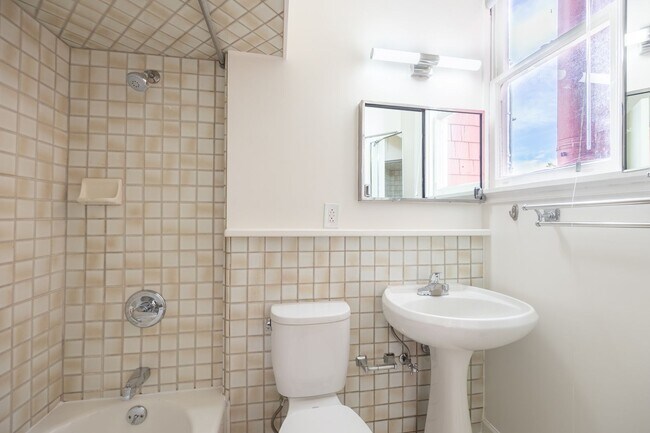 Building Photo - 79-81 Park Hill Avenue (1312r)