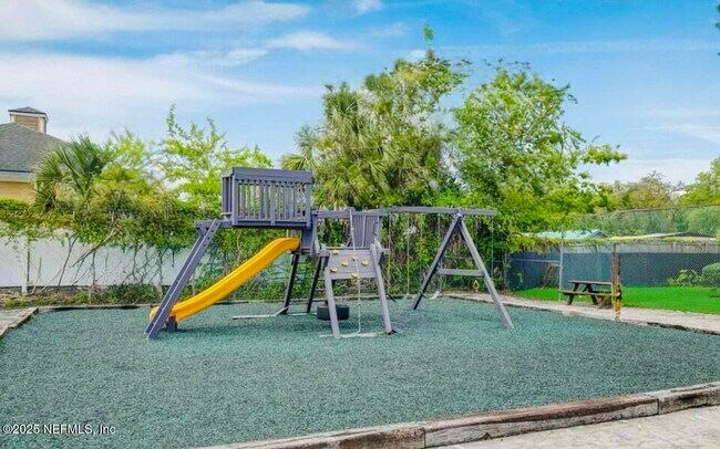 Building Photo - 1540 El Prado Rd