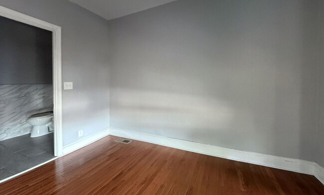 Building Photo - 459 Winona St
