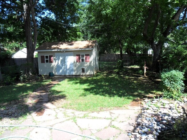Building Photo - 445 College Ave