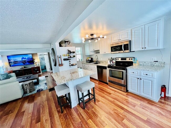 Building Photo - 428 Orangewood Dr