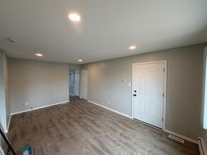 Building Photo - 5033 W 82nd Ct