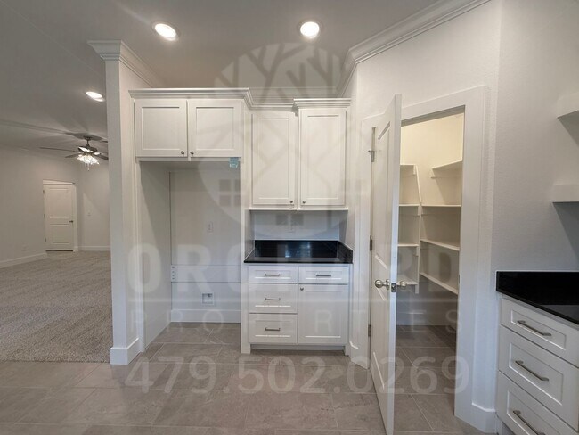 Building Photo - Bella Vista Single-Family Home- 2 Bed/ 2 B...
