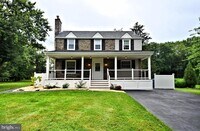 Building Photo - 942 Valley Rd