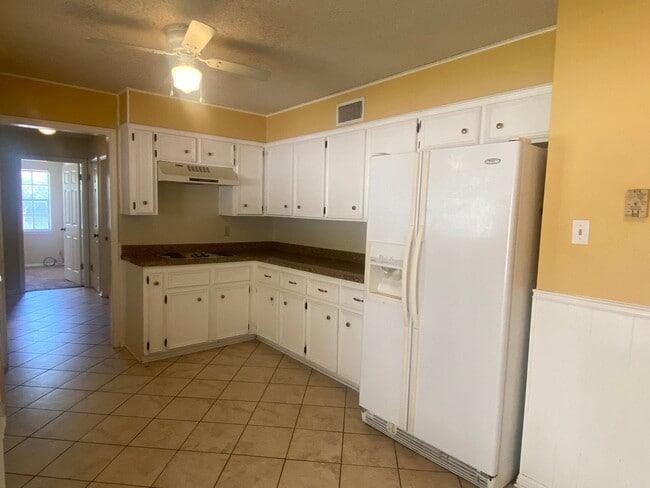 Building Photo - LARGE 4 BEDROOM BELTON ISD