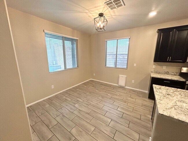Building Photo - 3/BD 2.5/BA Bright & Stylish Mountain’s Ed...