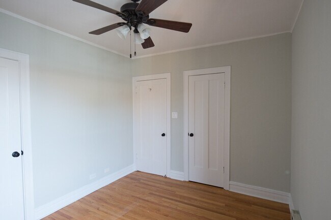 Building Photo - 4742 N Hermitage Ave