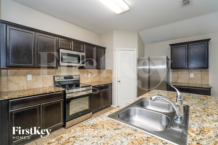 Building Photo - 303 Preakness Ln