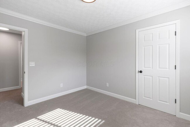 Building Photo - 554 Pointview Dr