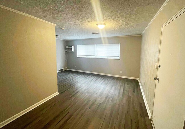 Building Photo - 559 Lowell Ave