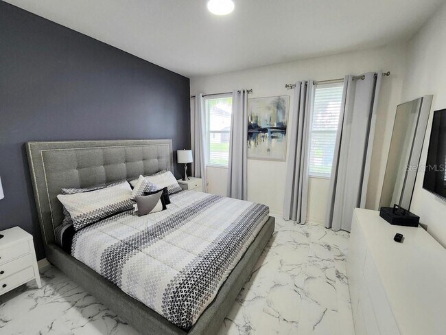 Building Photo - 3810 Oakville Ave