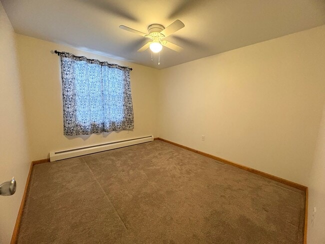 Building Photo - 3 Bedroom Rancher in Lebanon!