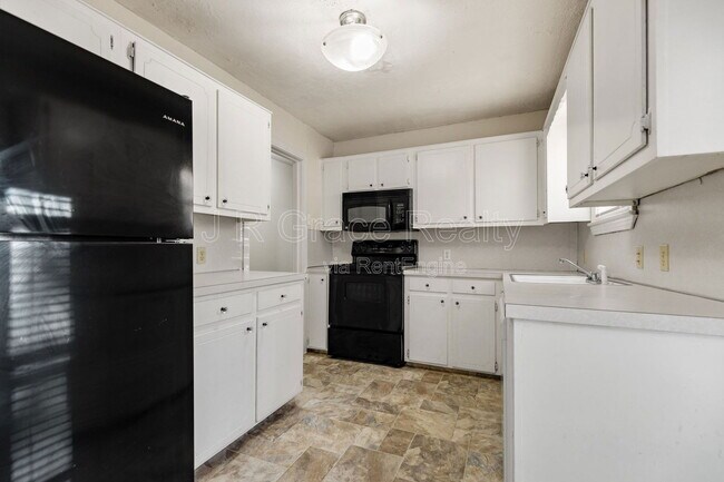 Building Photo - 2004 N 39th St