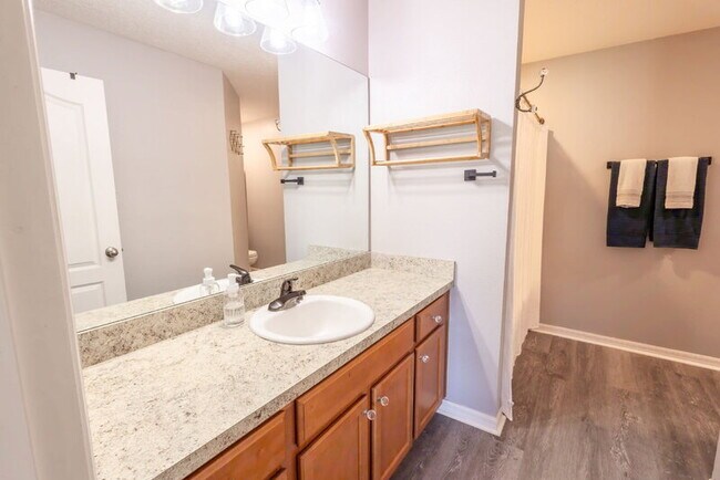 Building Photo - 633 Chatham Walk Dr