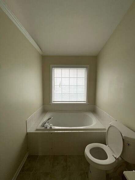 Building Photo - 109 Donelson Loop