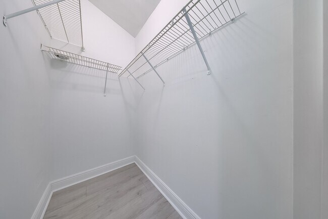 Building Photo - 798 Crandon Blvd