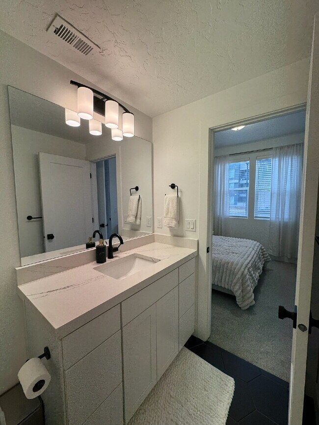 Building Photo - "Spacious 4-Bed Townhouse with Scenic Views & Rooftop Patio in American Fork!"