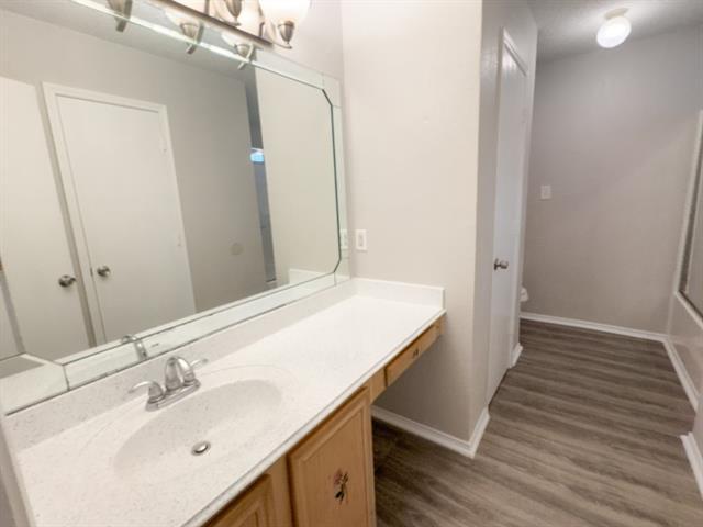 Building Photo - 10616 Shadywood Dr