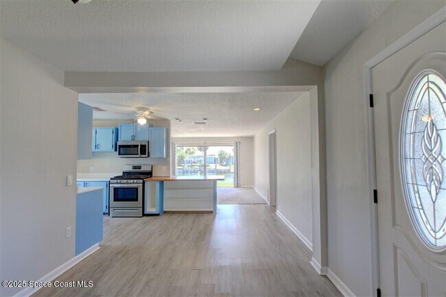 Building Photo - 331 Carmine Dr