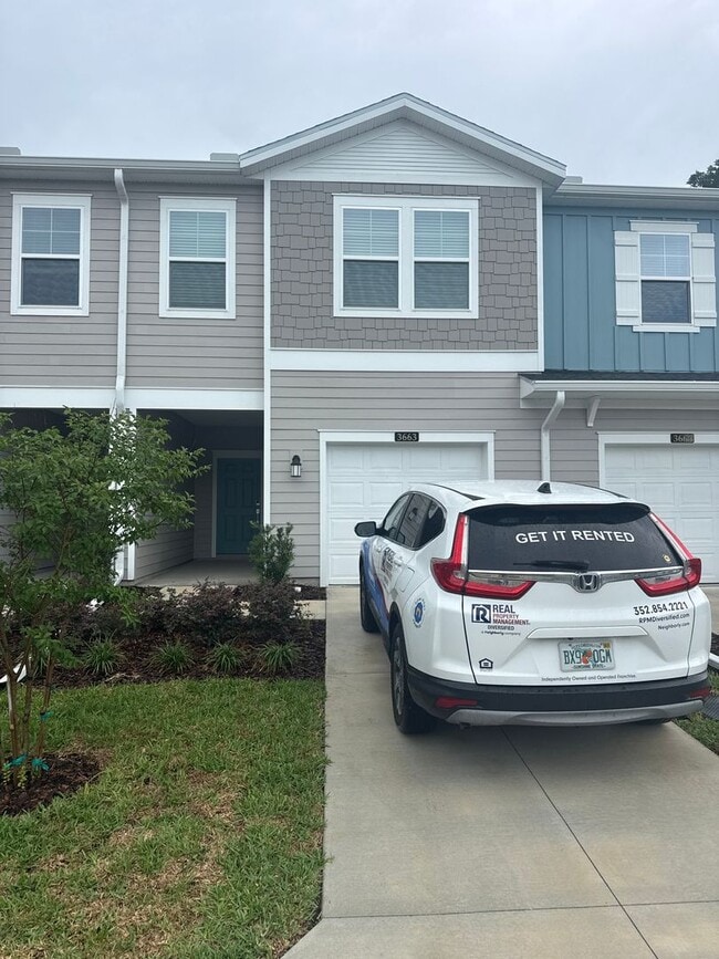 Building Photo - Oak Hammock Preserve Townhomes - New Construction - 3/2.5/1 1672 sqft ***Won't Last***