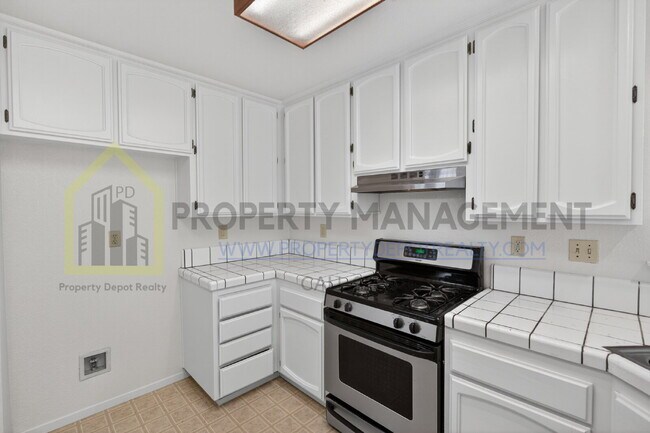 Building Photo - Spacious 3-Bedroom Retreat with 2.5 Baths in Prime Elk Grove Location