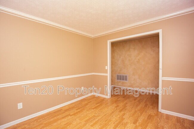 Building Photo - 1430 Lokey Dr
