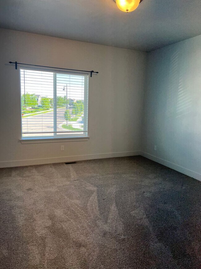 Building Photo - Beautiful 4 bed 2.5 bath home in the desirable Summerfield Subdivision
