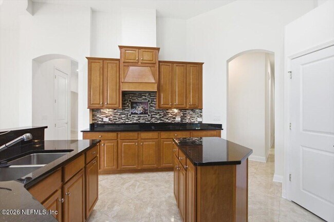 Building Photo - 743 E Dorchester Dr