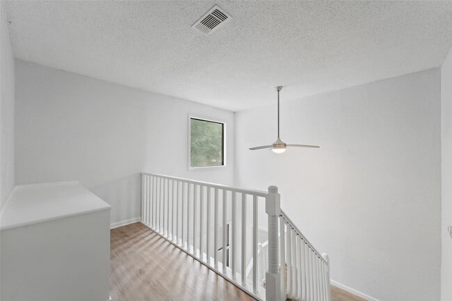 Building Photo - 18009 Split Oak Cir