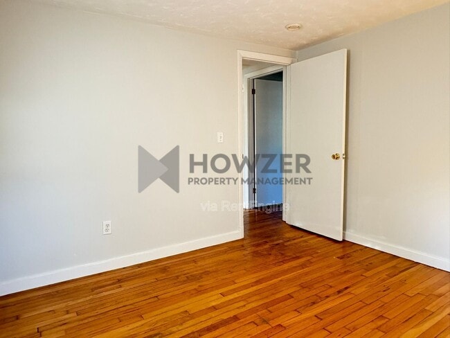 Building Photo - 4 Short Way