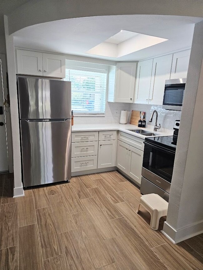 Building Photo - Experience the Ultimate Crystal River Getaway!