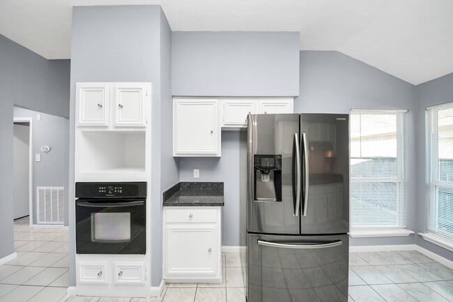 Building Photo - 10011 Berry Limb Dr