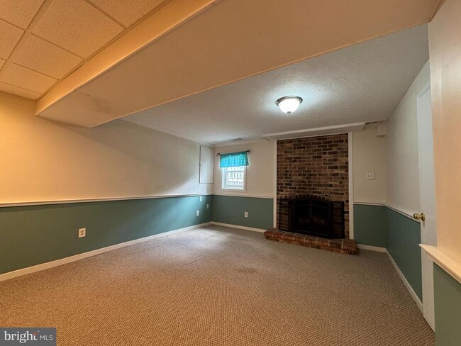 Building Photo - 306 Cherry Ct
