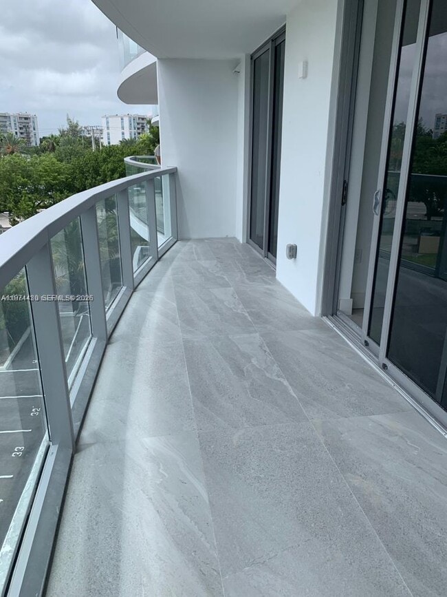 Building Photo - 13800 Highland Dr