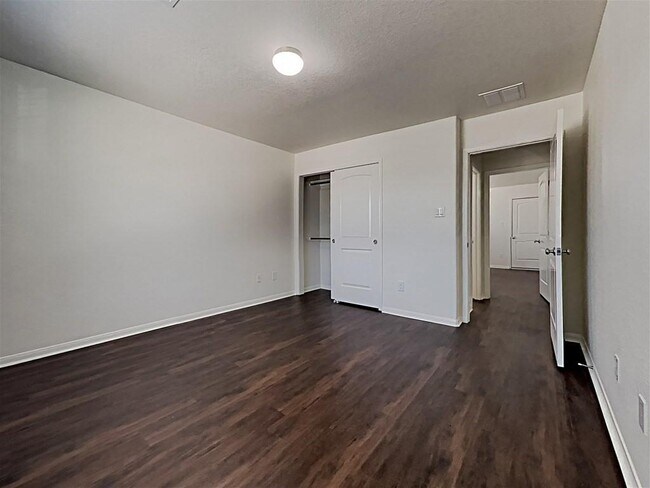 Building Photo - 30011 Saw Oaks Dr